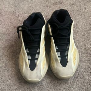 YEEZY 700 V3 in “SAFFLOWER”